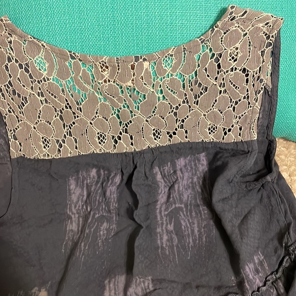 Knox Rose Sleeveless Top - Picture 5 of 5